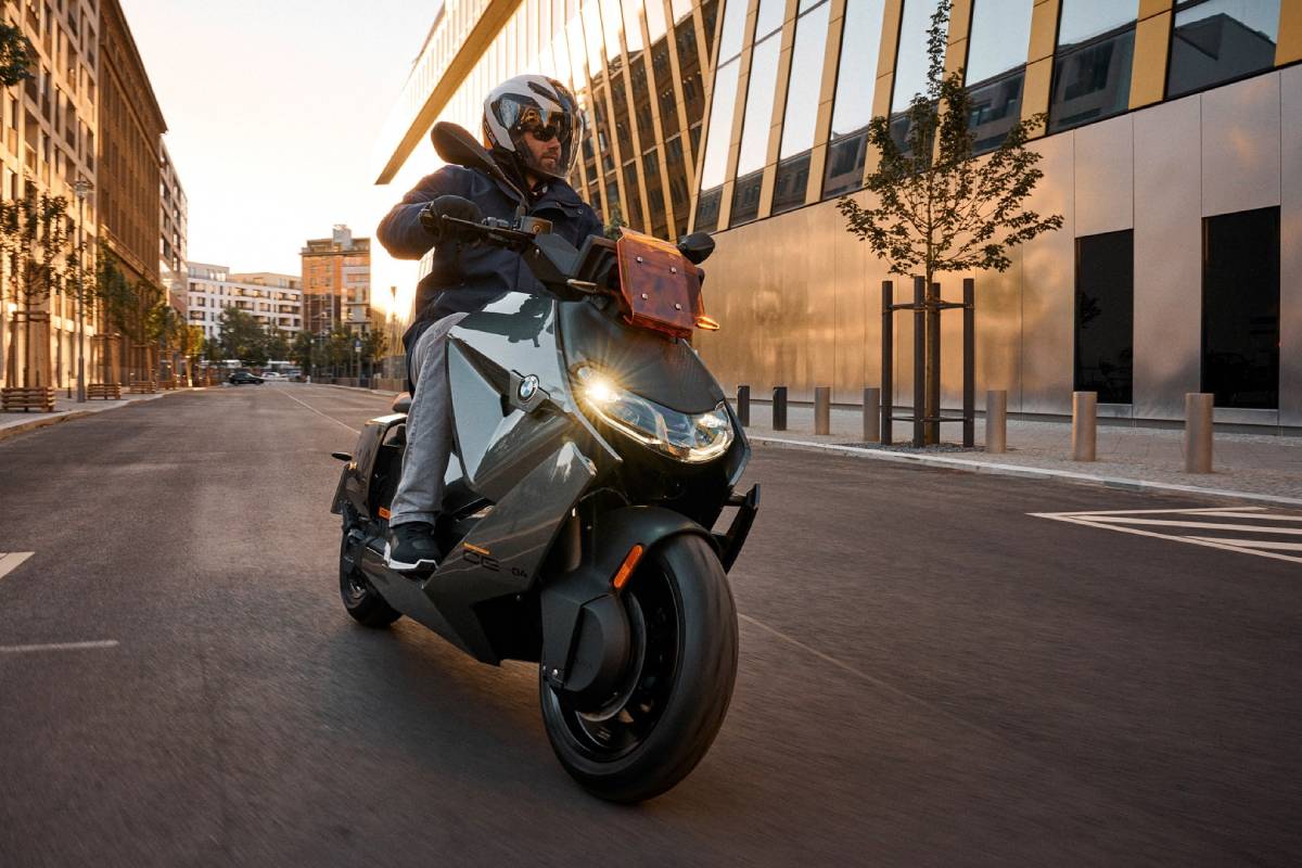 2025 BMW CE 04